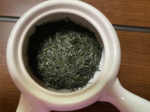 玉露の茶葉、お湯を入れる前の状態